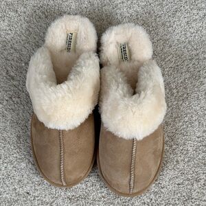 Fireside Women's Tan and Cream Slippers